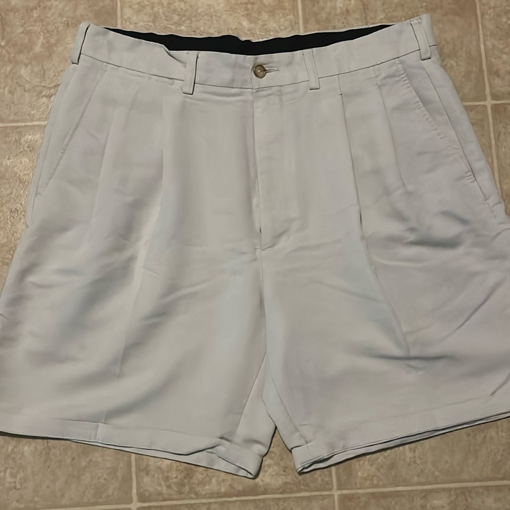 Callaway stretch men’s pleated golf shorts